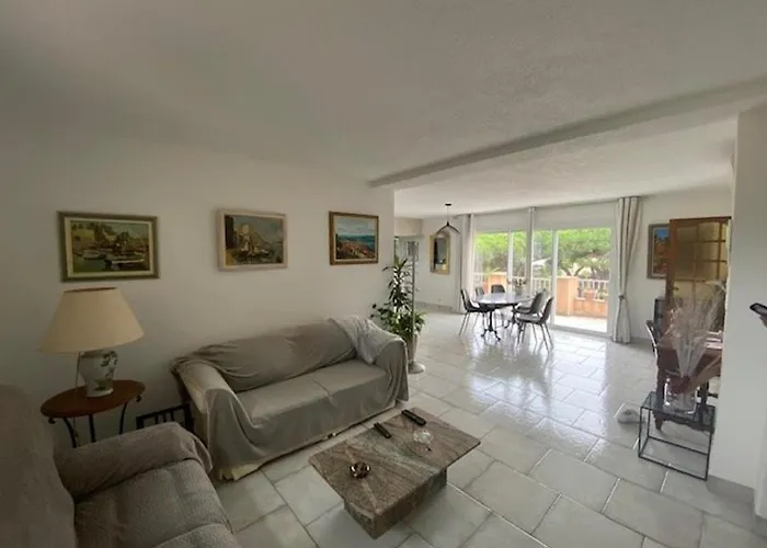 Апартаменты Maxime Semaphore : De T4, Piscine, Terrasse, Clim, Proche - Fr-1-226-531